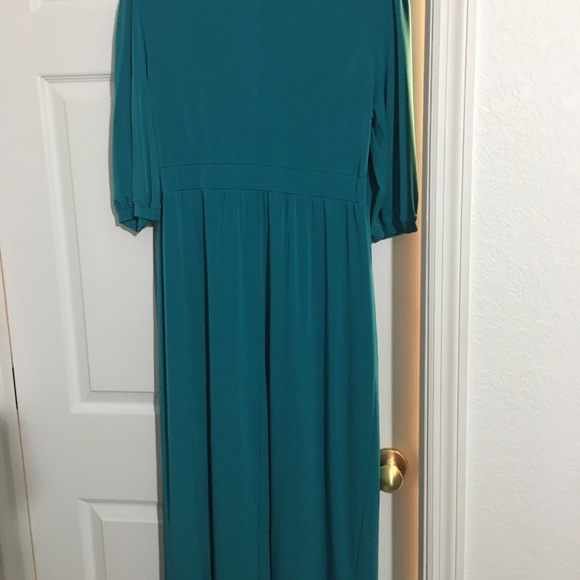 Dress splits in sleeve - Picture 2 of 2